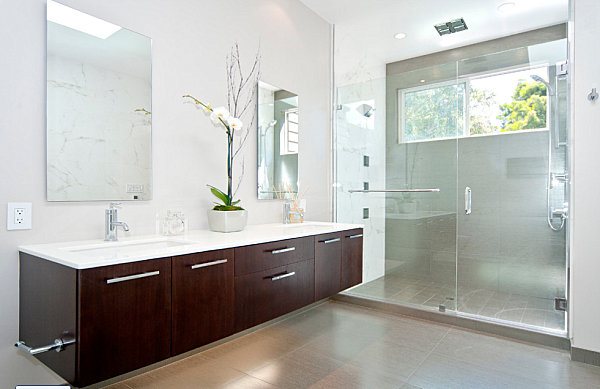 Tủ âm tường là sự lựa chọn hoàn hảo cho phòng tắm nhỏ