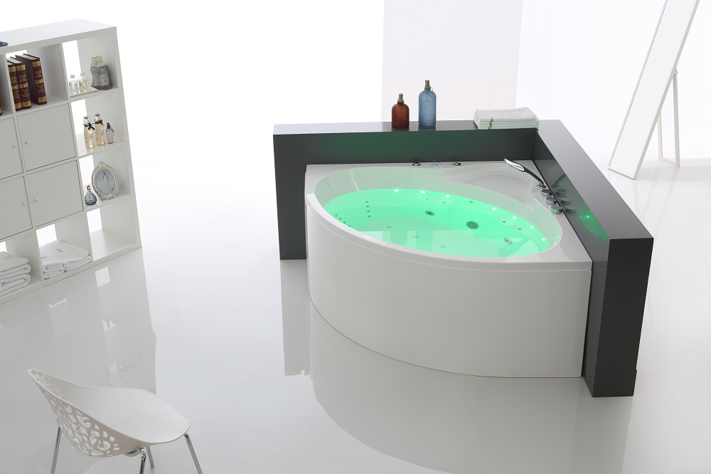 Bồn tắm góc vừa che đi phần góc chết vừa tiết kiệm diện tích cho không gian phòng tắm