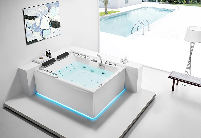 Bồn tắm massage Daros HT-0822 tích hợp tính năng khử trùng bằng ozone