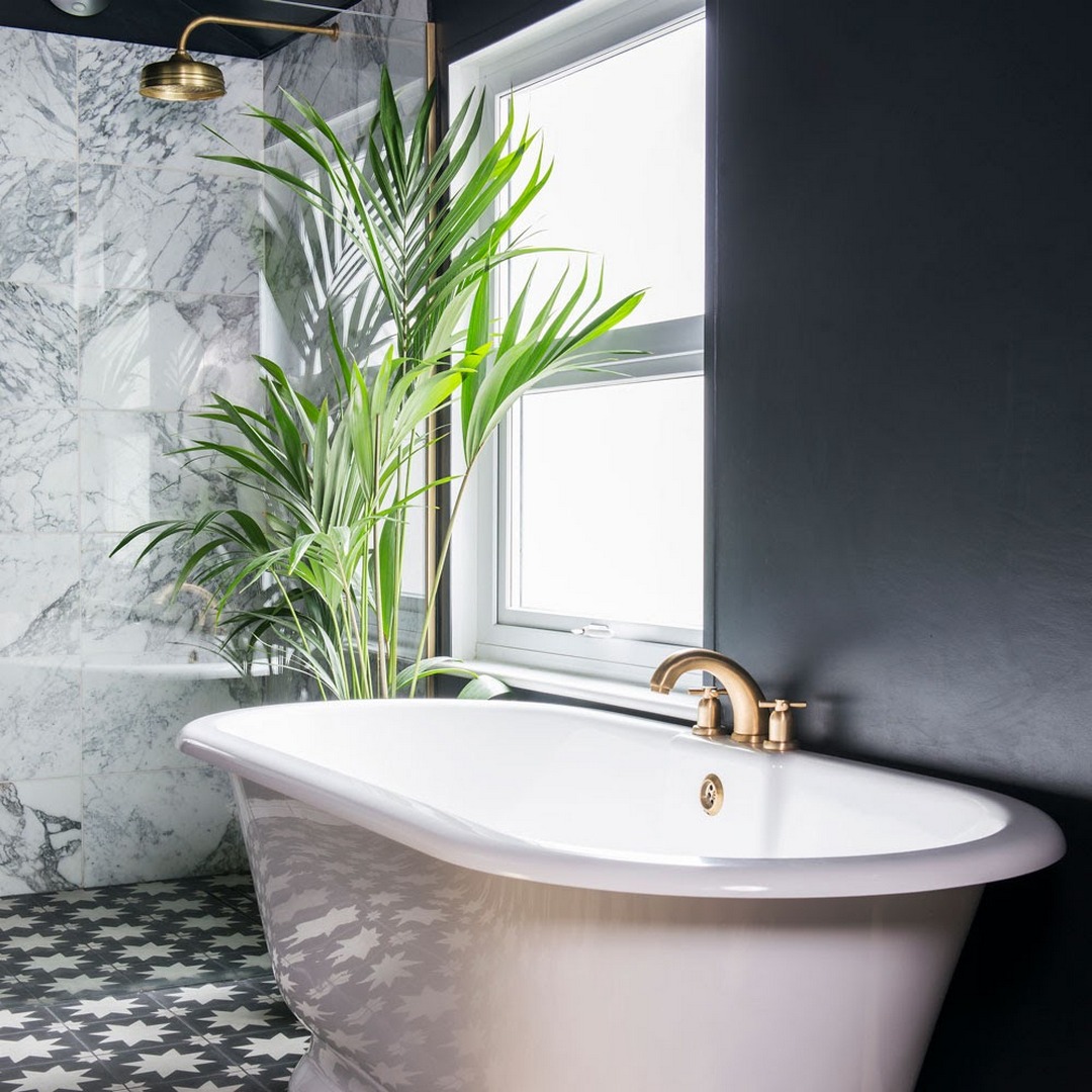 Hình ảnh nhà vệ sinh đẹp với tông màu trầm xuyên suốt tạo cảm giác rộng rãi