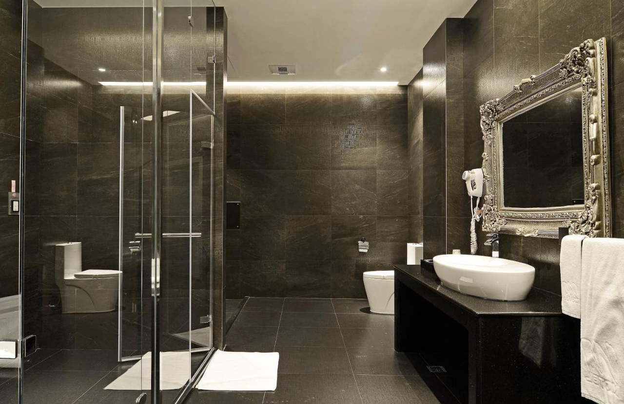 Bồn cầu cũng là một thiết bị vệ sinh cho khách sạn cực kỳ quan trọng