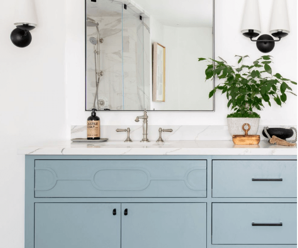 Sử dụng màu xanh nhạt hoặc xanh da trời