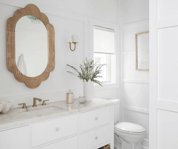 chiếc gương với hình dáng đặc biệt