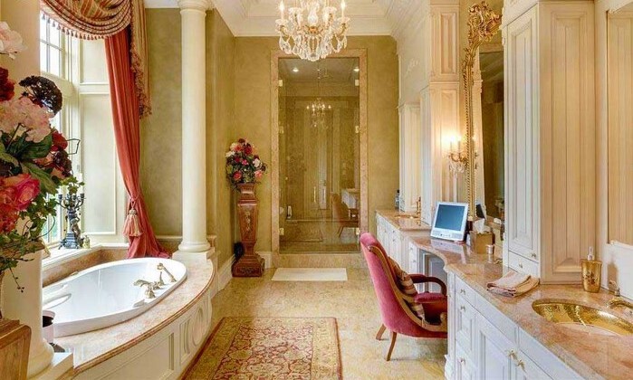 Master Ensuite là phòng tắm đứng thứ 3 không kém phần sang trọng