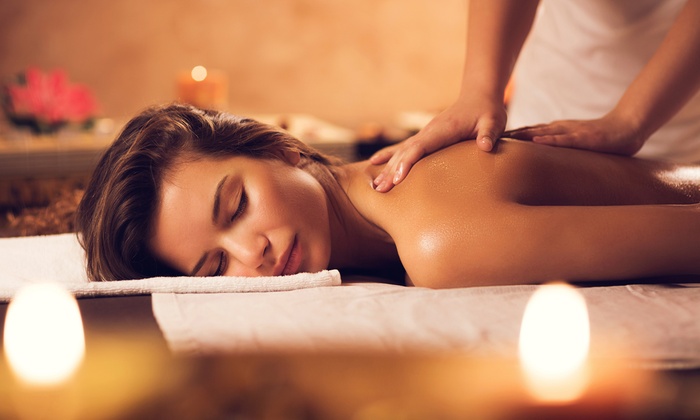 Massage giúp cơ thể thư giãn, tăng khả năng lưu thông máu.