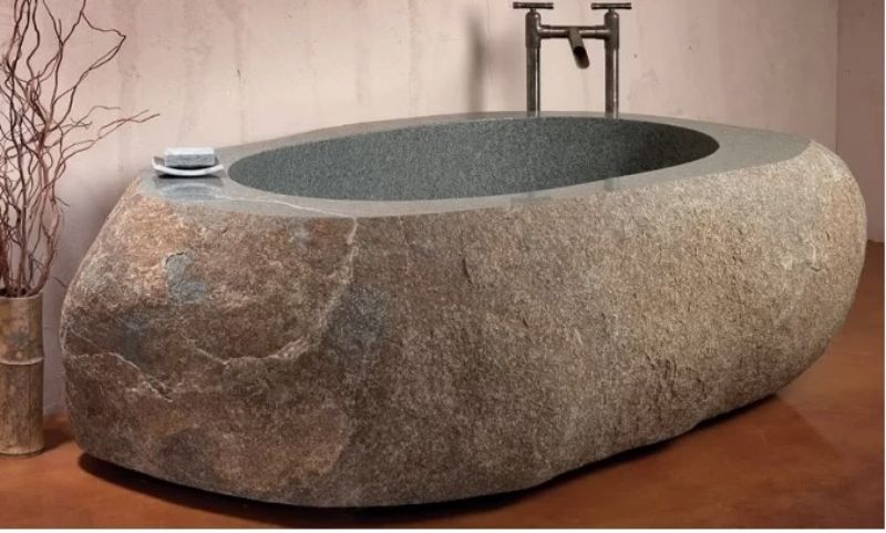 Bồn tắm đá cuội nguyên khối tạo vẻ mộc mạc, bình dị, gần gũi với thiên nhiên