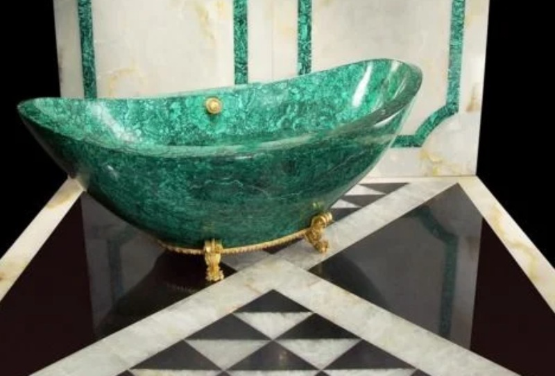 Bồn tắm bằng đá cẩm thạch xanh đầy tính nghệ thuật, thu hút mọi ánh nhìn