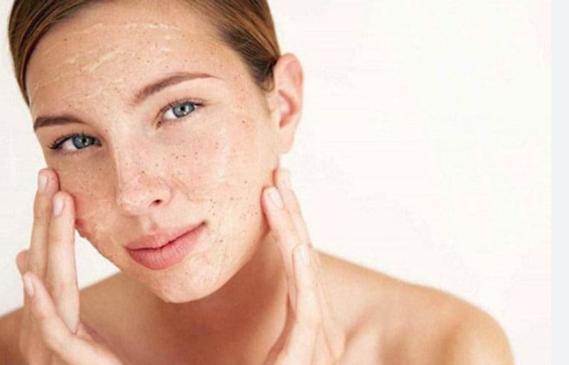 Cần vệ sinh da mặt trước khi xông hơi là điều cần thiết