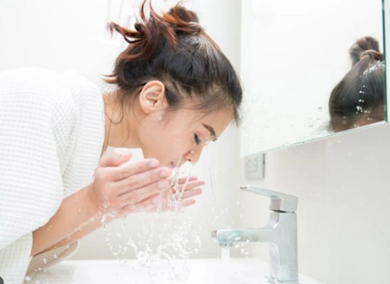 Nên xông mặt trước hay rửa mặt trước