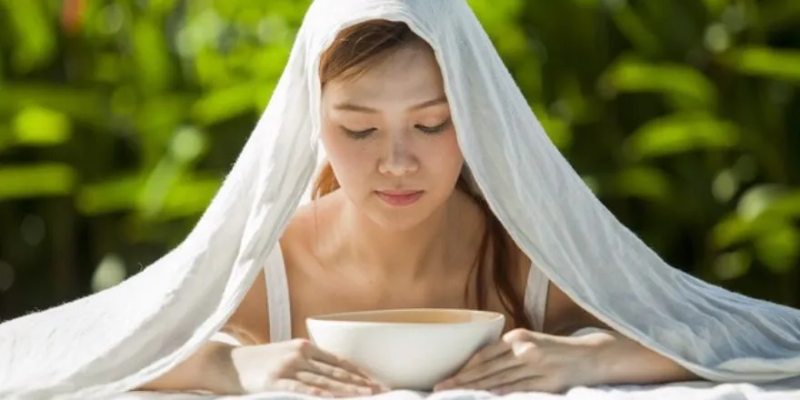 Dùng tinh dầu tự nhiên để xông hơi cho làn da thường bị kích ứng