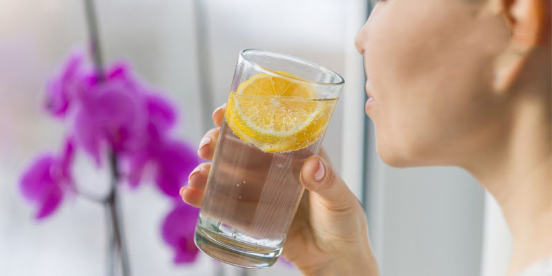 Trước khi vào phòng xông hơi nên uống nước