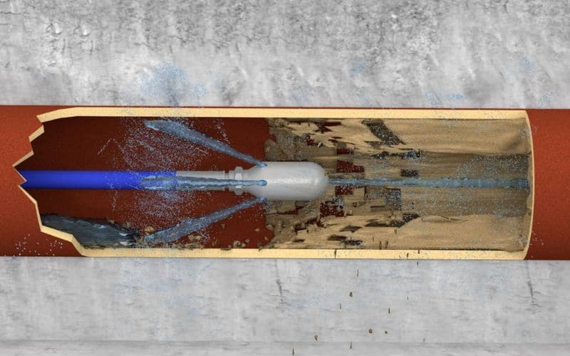 Làm sạch đường ống nước trong nhà bằng máy lò xo