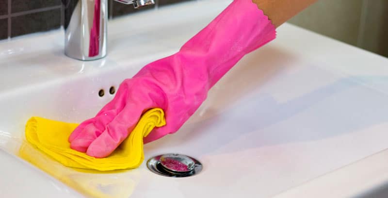 Tại sao thiết bị inox nhà tắm dễ bị ố vàng, xỉn màu?