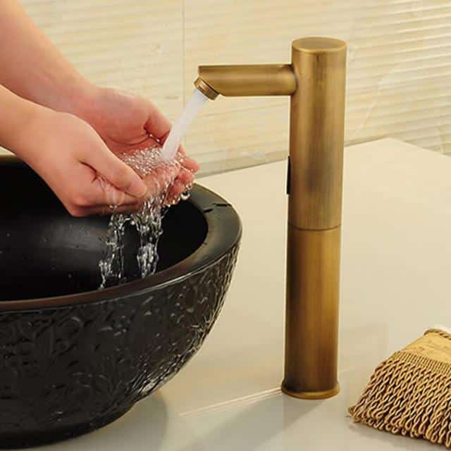 Chọn vòi lavabo cảm ứng