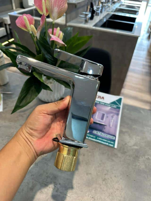 Lắp đặt và bảo trì vòi lavabo nóng lạnh