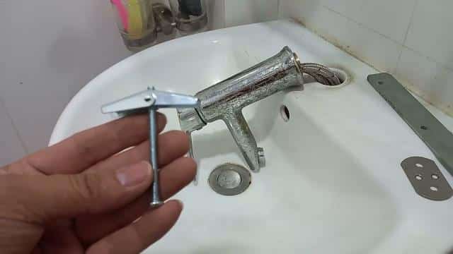 Lỗi thường gặp khi lắp vòi lavabo