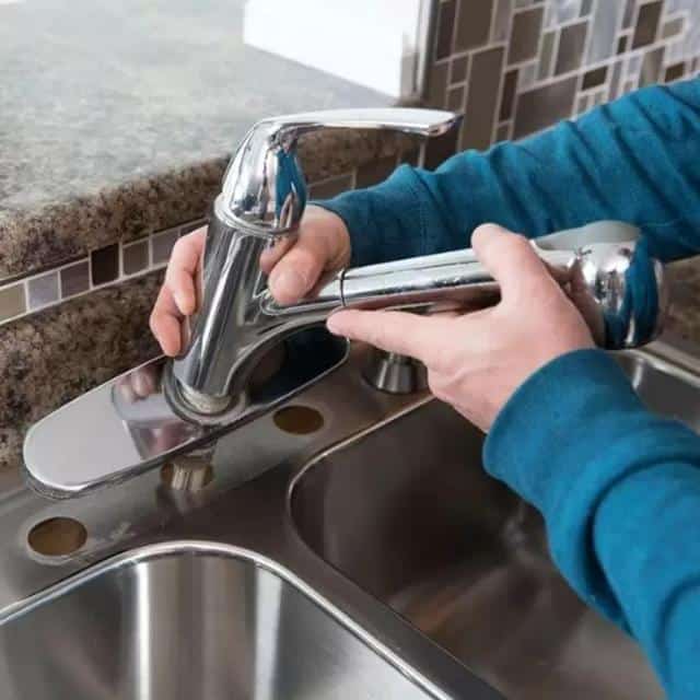 Nên tự lắp vòi lavabo tại nhà