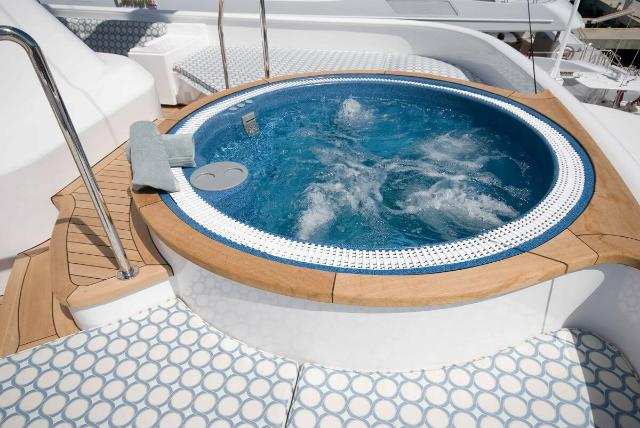 Thi công bồn sục jacuzzi